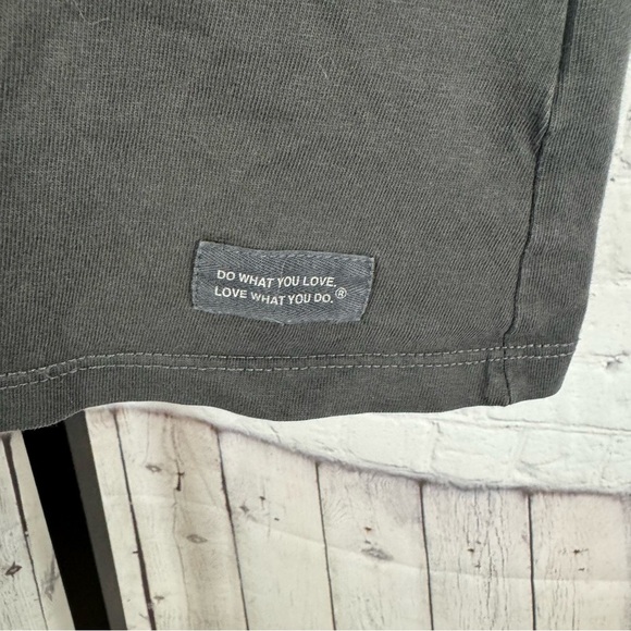 Life is Good True Love Ocean Wave Dark Gray V-Neck T-Shirt Size XS - Picture 4 of 5